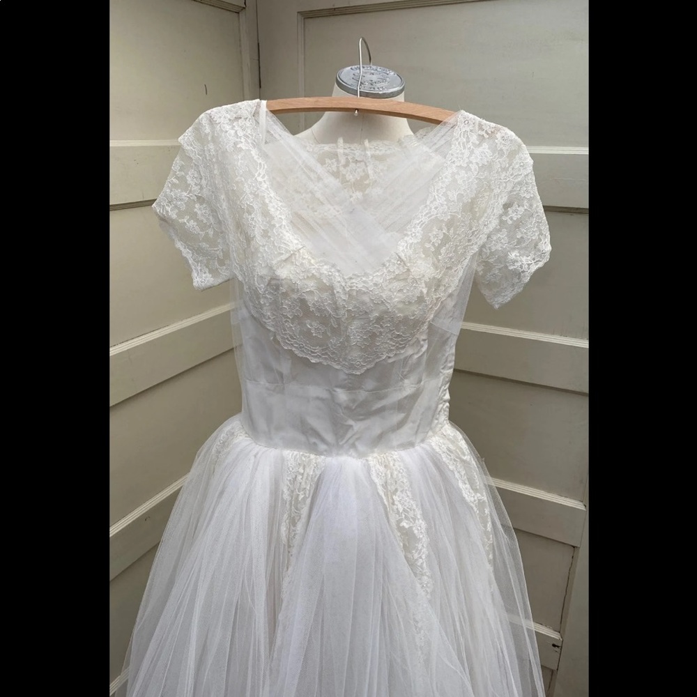 FRIDAYSALE Vintage 1950’s Wedding Dress